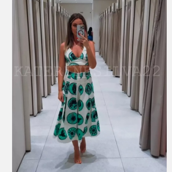 ZARA 2 PIECES MATCHING SET PRINTED CROP TOP AND PRINTED BOX PLEAT SKIRT - Picture 3 of 16